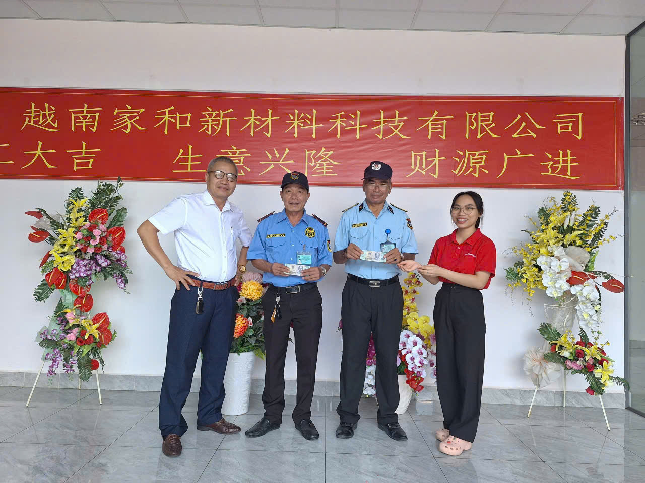 Đội ngũ nhân sự